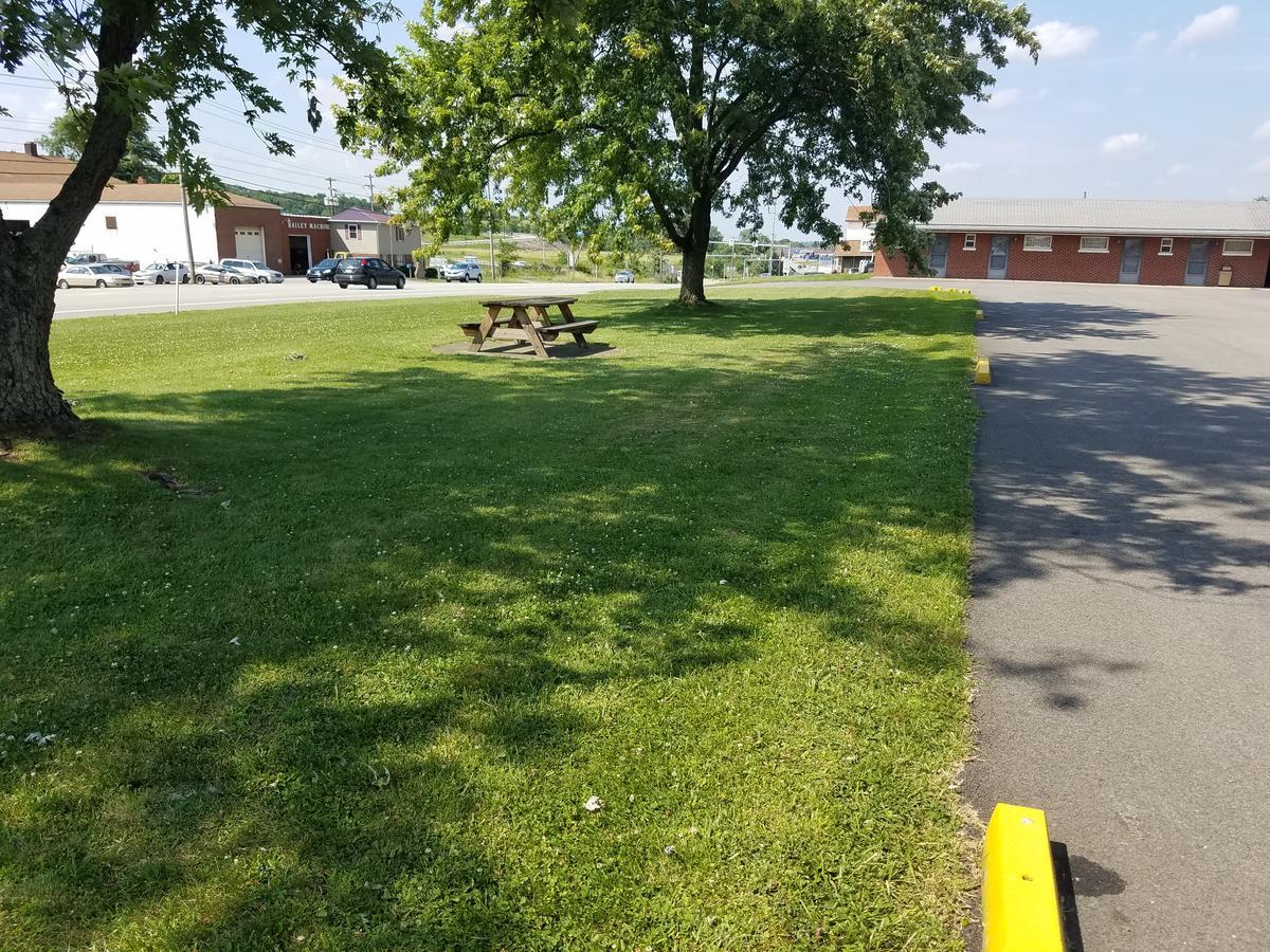 Melody Motor Lodge Connellsville Exterior foto